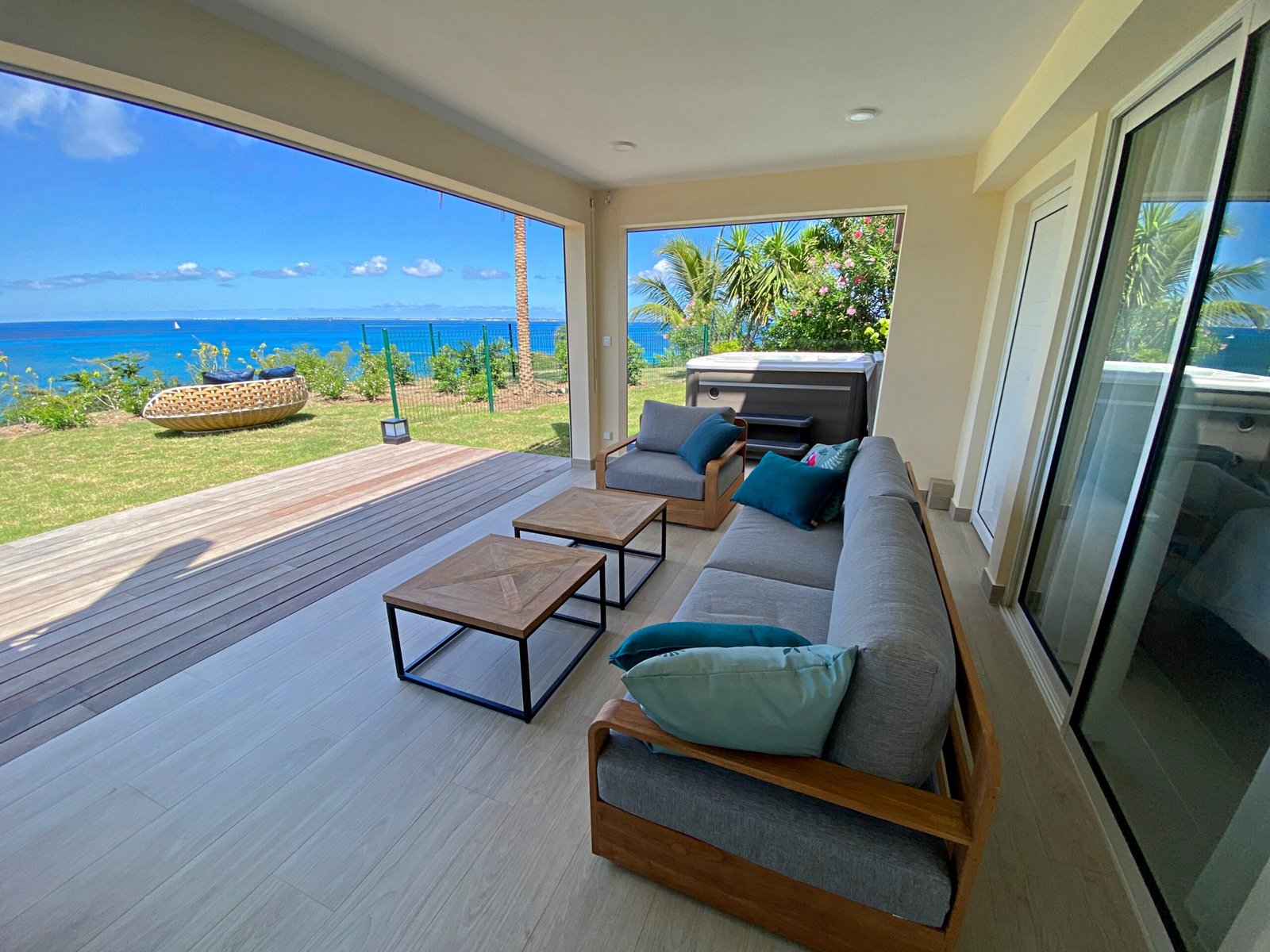 Appartement Happy View avec terrasse, jardin et vue mer à Saint-Martin