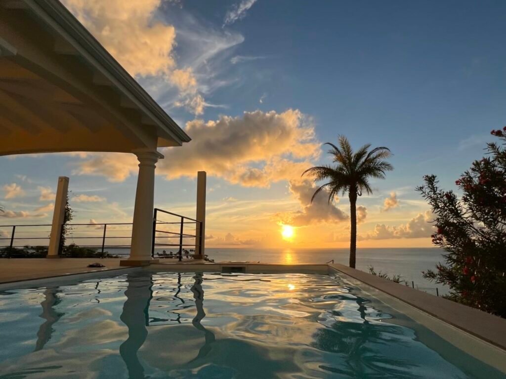 Piscine privée et vue mer à la Villa Happy View à Saint-Martin