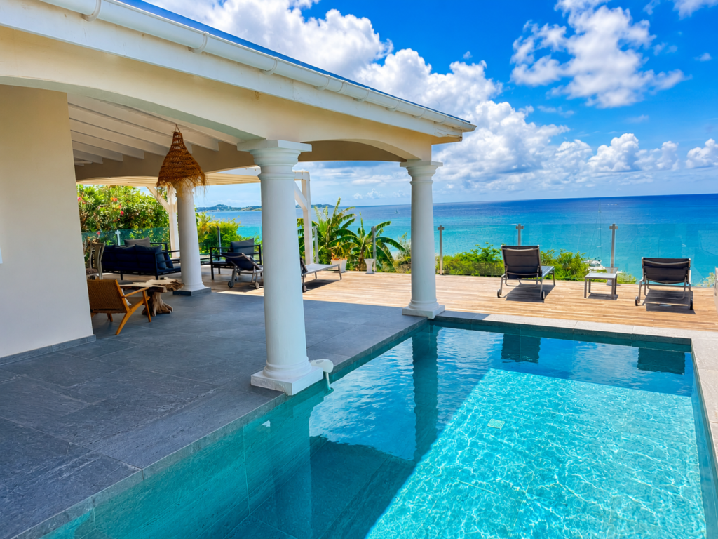Piscine privée de la Villa Sunset avec vue mer à Saint-Martin